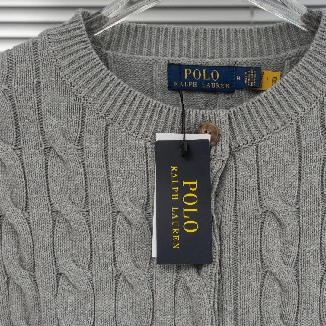 P290 top version (different currencies) You can scan the code to enter the official website. Style: Ralph Lauren POLO Ralph Lauren small label embroidered knitted cardigan jacket. Color: Picture color. Size: S-XL. Fabric: pure cotton. Accessories: full set of customized accessories. No gender distinction. Same style for men and women.